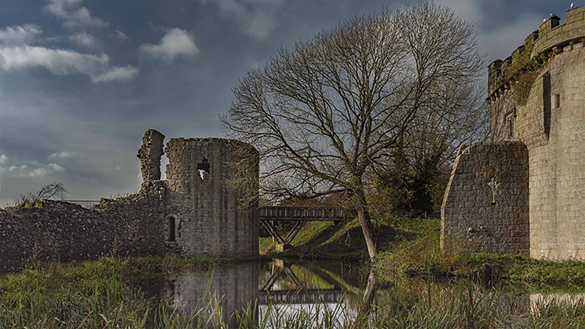 Bridge from castle to Bailey.